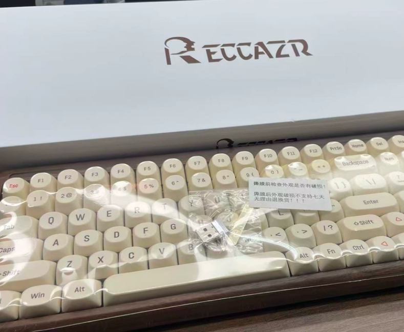 RECCAZR R100 맞춤형 기계식 키보드, 월넛 토 - Retro Gaming Uk 리뷰 및 가격